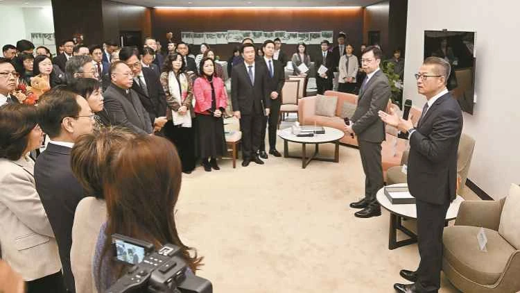 Tsarin Shekaru Biyar na 15 ya nuna hanya ga ci gaban Hong Kong. Paul Chan: Ƙarfafa fasahar zamani da haɗin gwiwar masana'antu don yi wa ƙasa hidima.