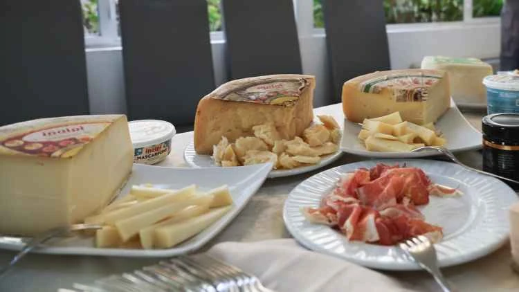 Ma'aikatar Kasuwanci: Za a sanya haraji mai tsauri kan kayayyakin kiwo da aka shigo da su daga Tarayyar Turai